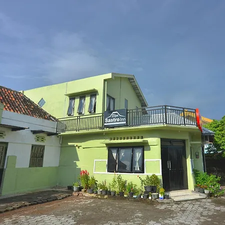 RedDoorz Syariah At Elga Sastro Inn Malioboro-2