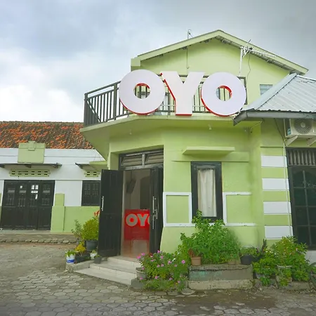 RedDoorz Syariah At Elga Sastro Inn Malioboro-3